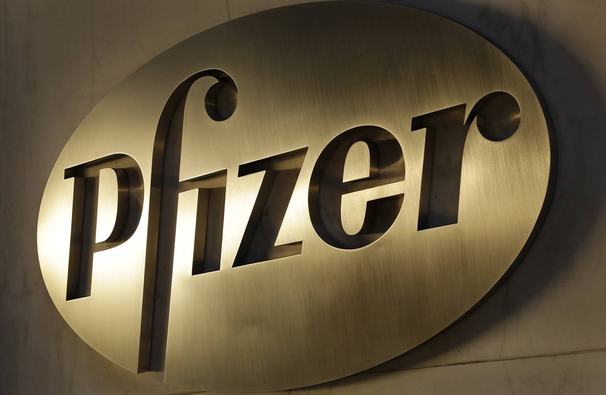 Pfizer Cuts Outlook, Ends Development of Cholesterol Drug