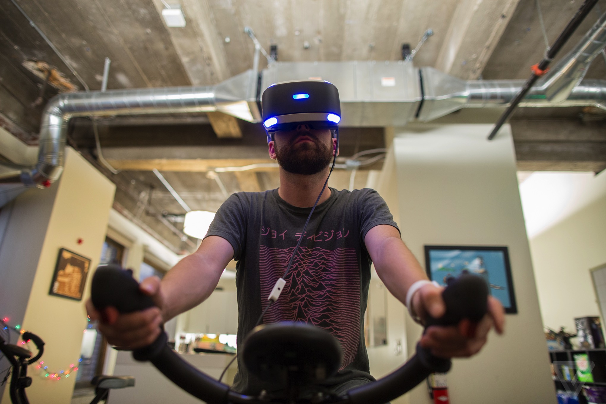 Exercising in virtual reality with the VirZoom motion controller