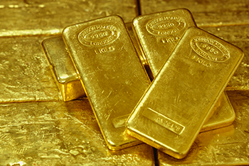 Gold edges higher, eyes Fed meet