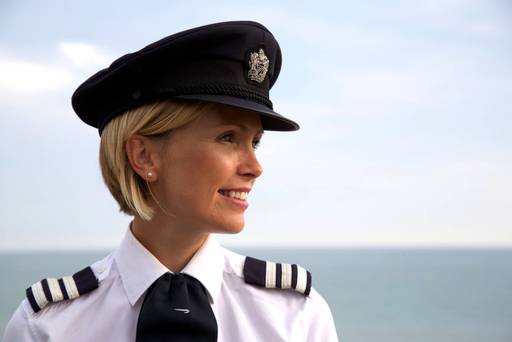 8 in-flight beauty and skincare tips from a long-haul pilot