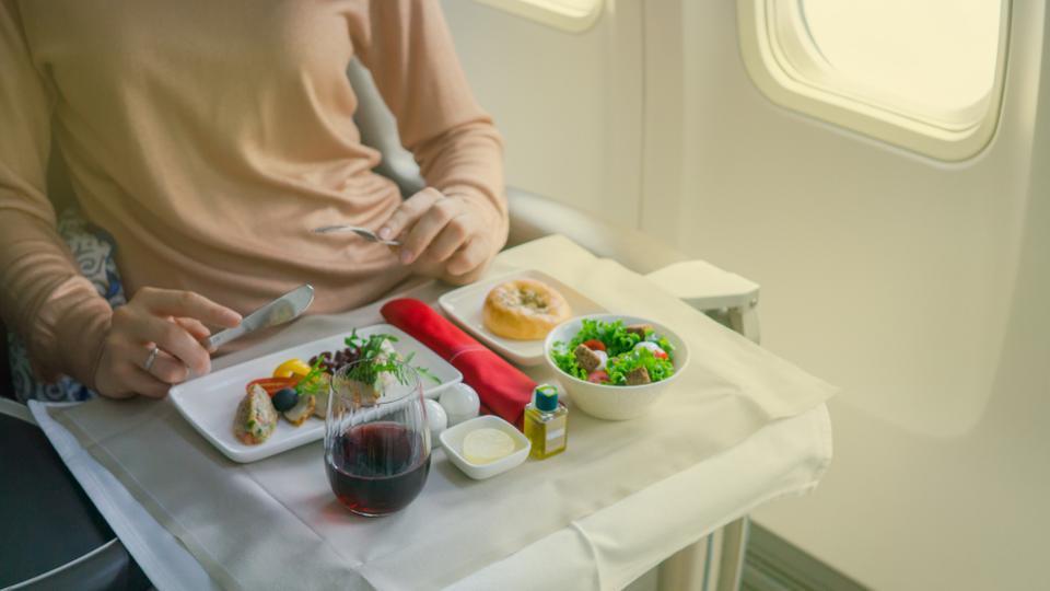 Don’t break your diet. Here are 7 ways to eat healthy while travelling