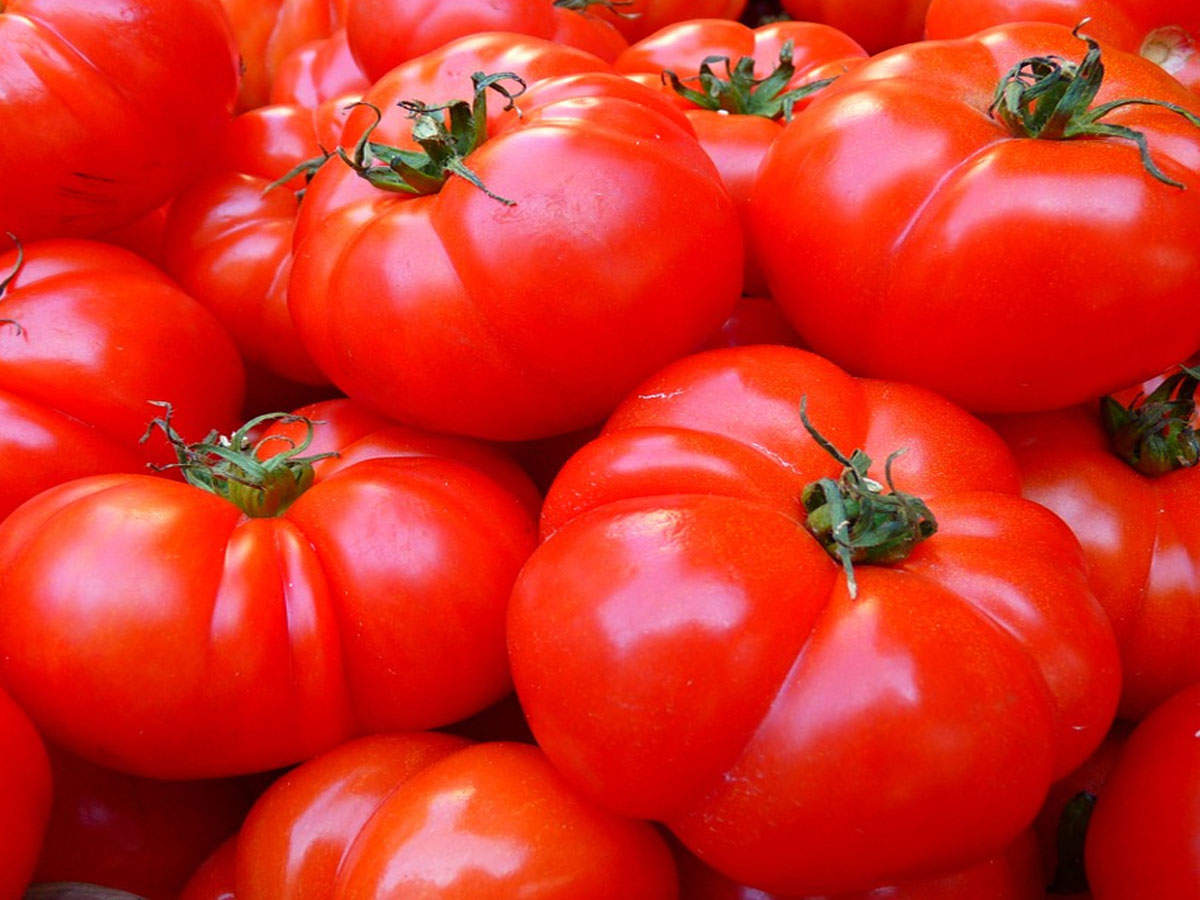 How tomato helps in treating skin problems