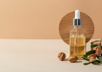 Nourish and Fade: Harnessing the Power of Jojoba Oil for Stretch Mark Reduction