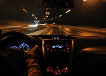 Reasons you can’t see while you drive around evening time