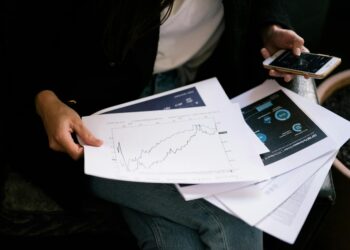 Why Do Quantitative and Qualitative Risk Evaluations Work Hand in Hand?